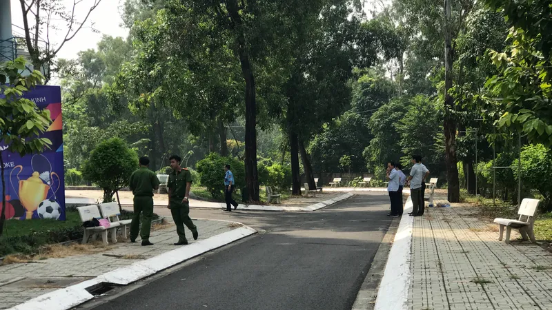 Công an phong tỏa hiện trường. Ảnh: CHÍ THẠCH