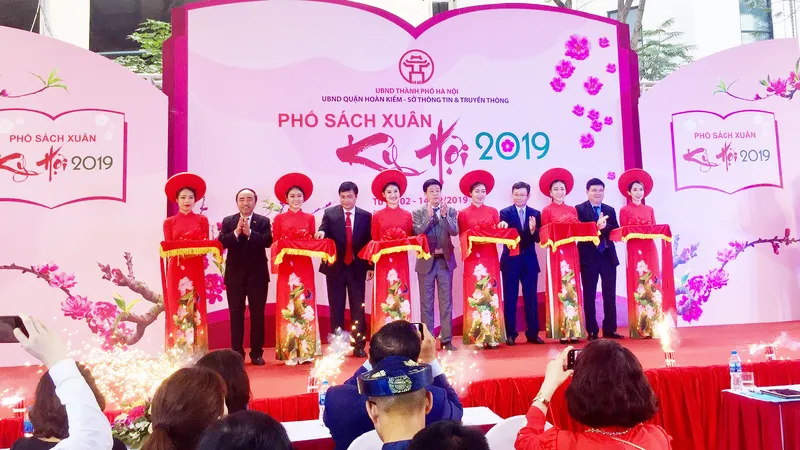 Tưng bừng khai mạc Phố sách Xuân Kỷ Hợi 2019