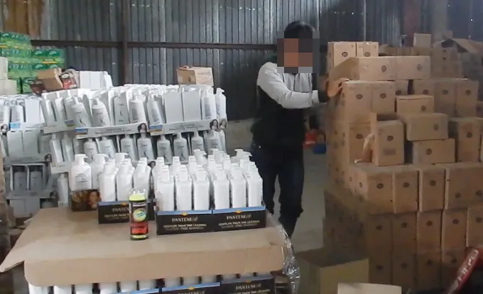 Đột kích 2 kho hàng kinh doanh hàng hóa không rõ nguồn gốc