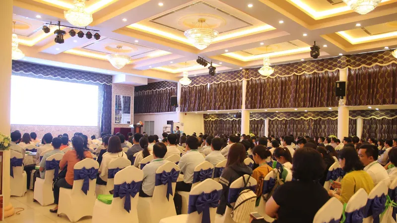 Người dân trải nghiệm thiết bị khoa học và y tế BMN