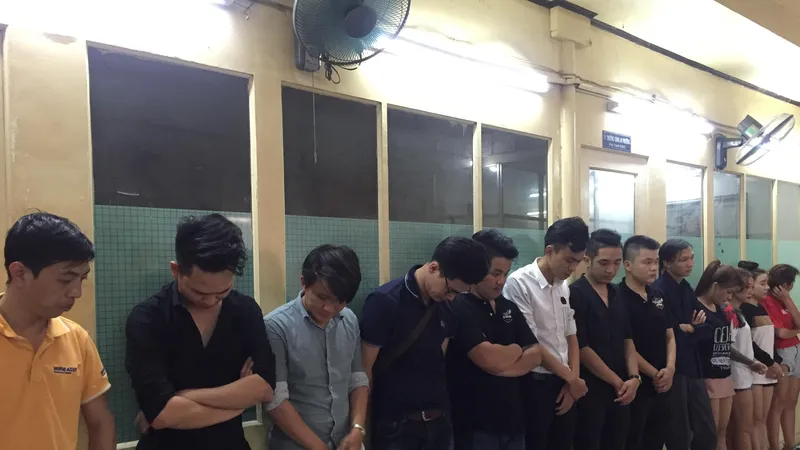 Nhóm "dân chơi" tại cơ quan công an
