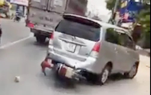 Xôn xao clip CSGT truy đuổi xe ô tô nghi vấn tẩu thoát với tốc độ cao