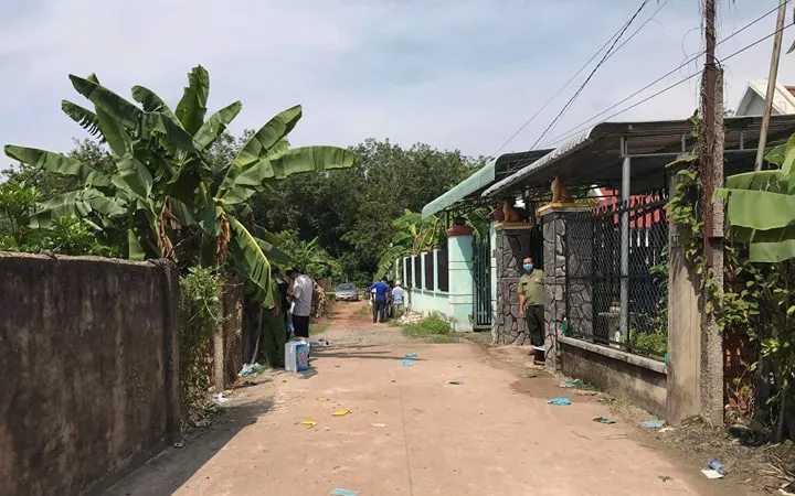 Công an phong toả khám nghiệm hiện trường. 