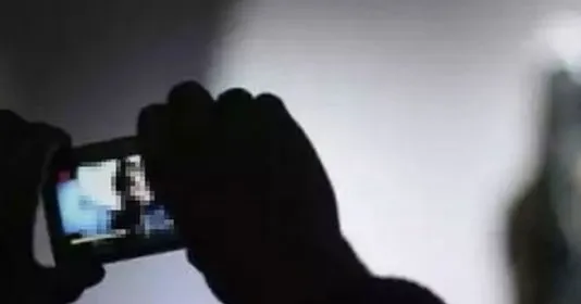 Cô gái bị thanh niên “bắt cóc” đưa vào khách sạn quay clip, ép quan hệ tình dục