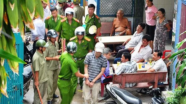  Giả danh cán bộ trật tự đô thị chiếm đoạt tài sản