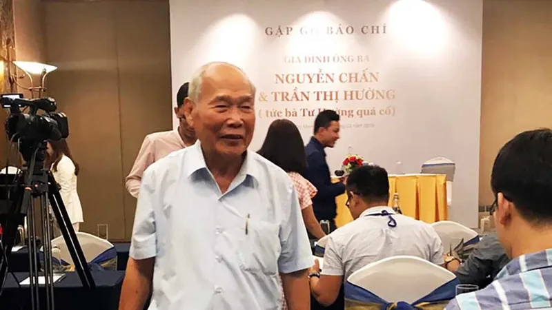 Ông Nguyễn Chấn (chồng bà Tư Hường) tố cáo con trai chiếm đoạt tài sản gia đình mình. Ảnh: L.A