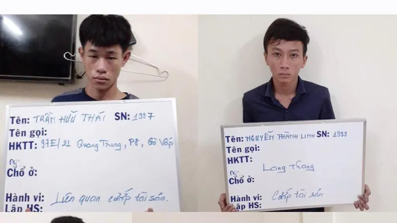 Nhóm đối tượng tại cơ quan công an.