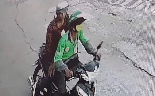  Bắt kẻ dùng dao cắt cổ tài xế GrabBike để cướp xe máy ở vùng ven TPHCM
