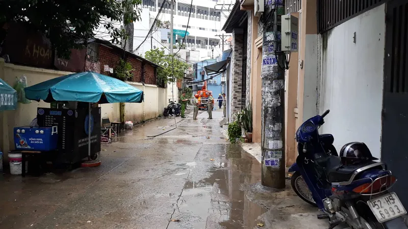  Người đàn ông ngồi uống cà phê trên vỉa hè bị điện giật tử vong ở TPHCM