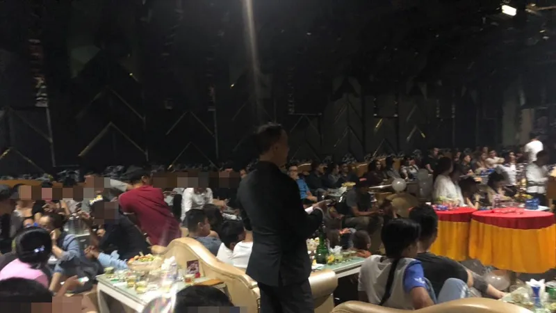 Đột kích tụ điểm ăn chơi ở quận 5, phát hiện nhiều dân chơi dương tính chất ma tuý. 
