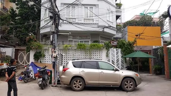 Tạm đình chỉ công tác thẩm phán bị tố cùng giảng viên bắt cháu nhỏ ở TPHCM