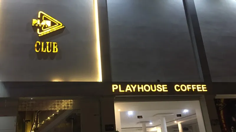  Đột kích quán bar Playhouse phát hiện nhiều ma tuý rượu.
