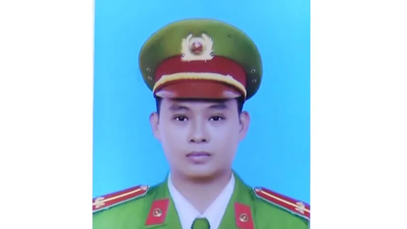 Trung úy Tống Duy Tân được thăng cấp hàm trước hạn từ trung úy lên thượng úy 