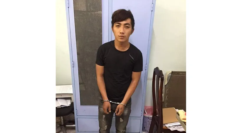 Hùng tại cơ quan công an.