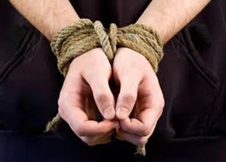 2 đối tượng dùng súng nhựa “bắt cóc” con nợ