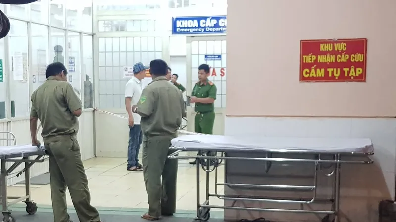 Công an phong tỏa hiện trường. Ảnh: CHÍ THẠCH 