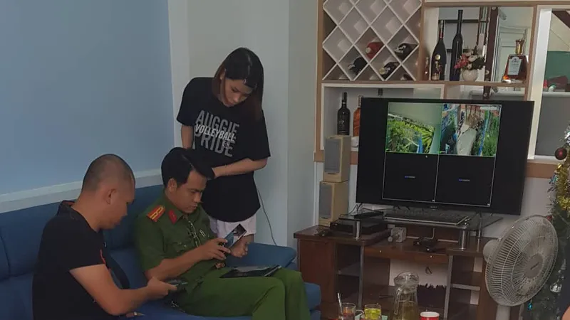 Công an lấy lời khai gia đình nạn nhân