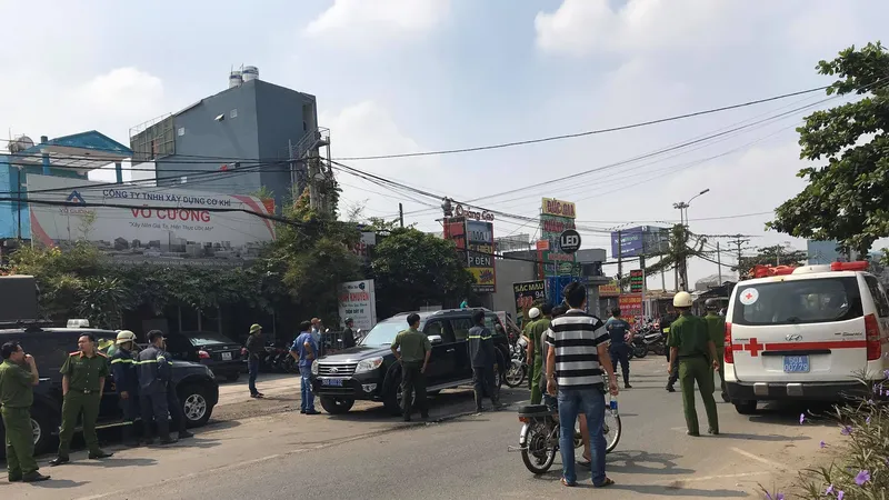 Nam thanh niên ngáo đá ở trần tại hiện trường
