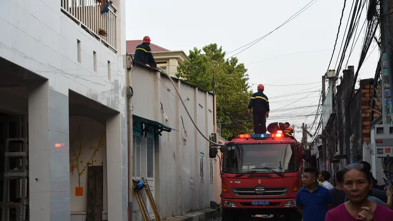 Lực lượng chức năng tại hiện trường