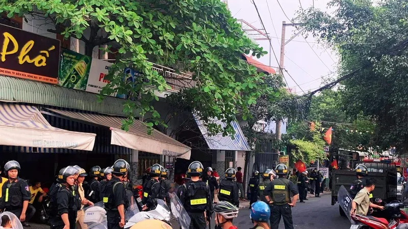 Lực lượng công an tại hiện trường.