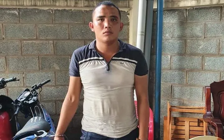 Diện lúc bị bắt giữ 