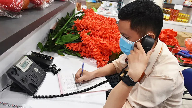 Từ 28-3 đến 15-4: TPHCM tạm dừng bán đồ ăn tại chỗ, chỉ phục vụ mang đi