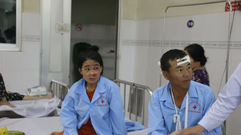 Vụ sập tường khiến 10 người chết: Có gió lốc lúc xảy ra tai nạn?