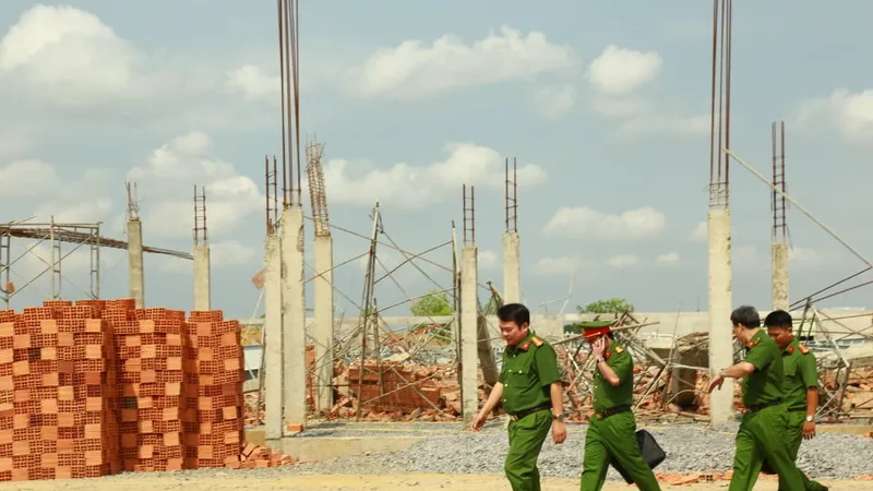 Vụ sập tường khiến 10 người tử vong: Tạm giữ 3 người liên quan