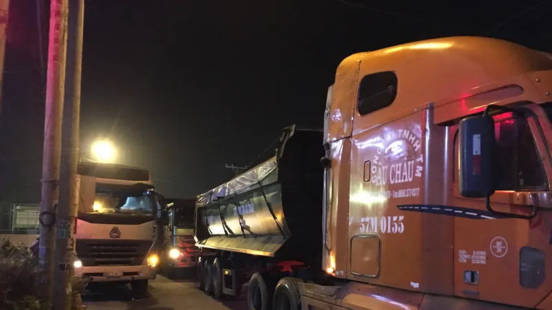 Đoàn "xe vua" bị chặn kiểm tra