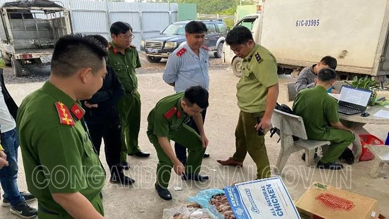 Lực lượng chức năng tại hiện trường 