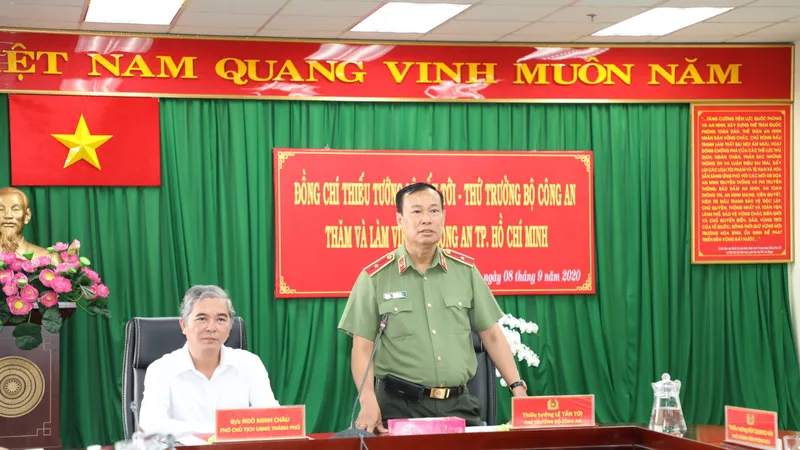  Thứ trưởng Bộ Công an Lê Tấn Tới phát biểu tại buổi làm việc với Công an TPHCM. Ảnh: C.T