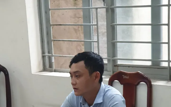 Đối tượng Thái tại cơ quan công an. Ảnh: CHÍ THẠCH 