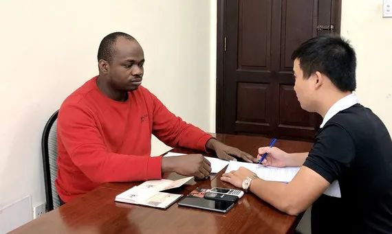 Khởi tố, bắt giam 2 đối tượng giả mạo tướng quân đội Mỹ lừa đảo lấy 400 triệu đồng