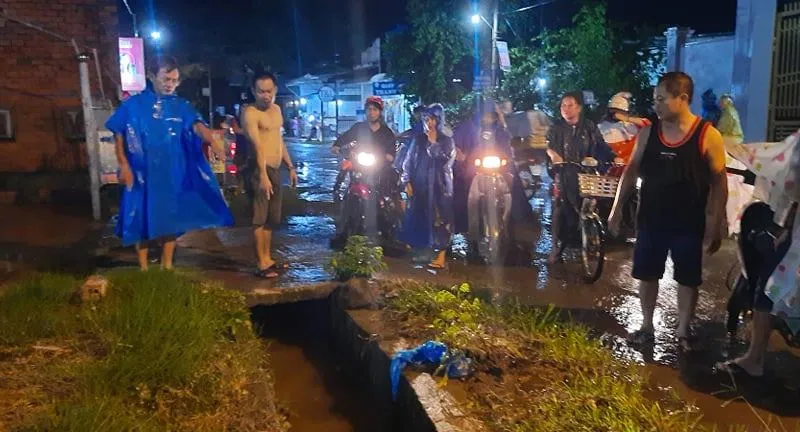 Thi thể gười phụ nữ rớt cống thoát nước bị cuốn mất tích trong cơn mưa được tìm thấy 