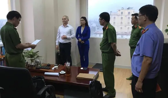 Huỳnh Thị Ngọc Như (mặc áo xanh) nguyên phó tổng giám đốc phụ trách đào tạo Công ty cổ phần địa ốc Alibaba về tội “Lừa đảo chiếm đoạt tài sản”