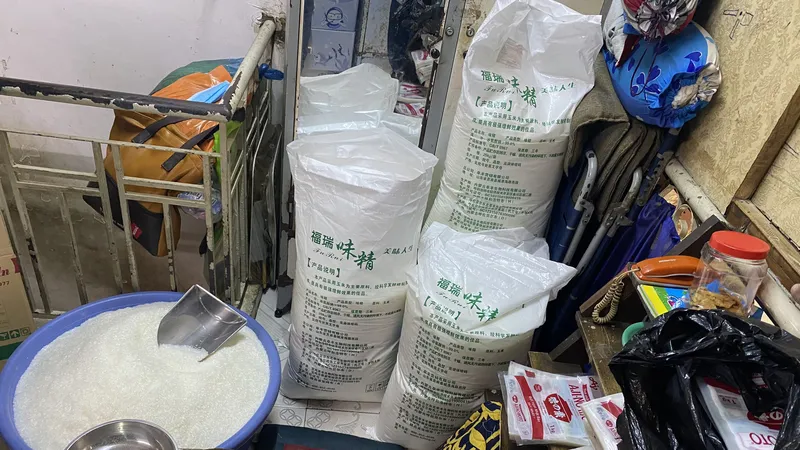 Ba đối tượng tại cơ quan công an. Ảnh: CHÍ THẠCH 