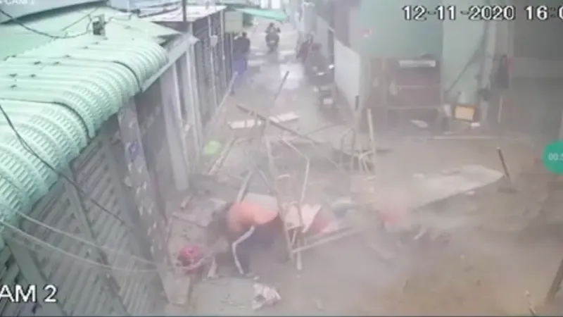 Hình ảnh camera an ninh ghi lại vụ việc