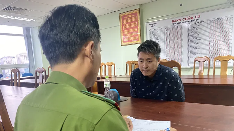 Nghi phạm khai báo với công an