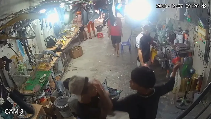 Hình ảnh vụ việc cắt từ camera an ninh 