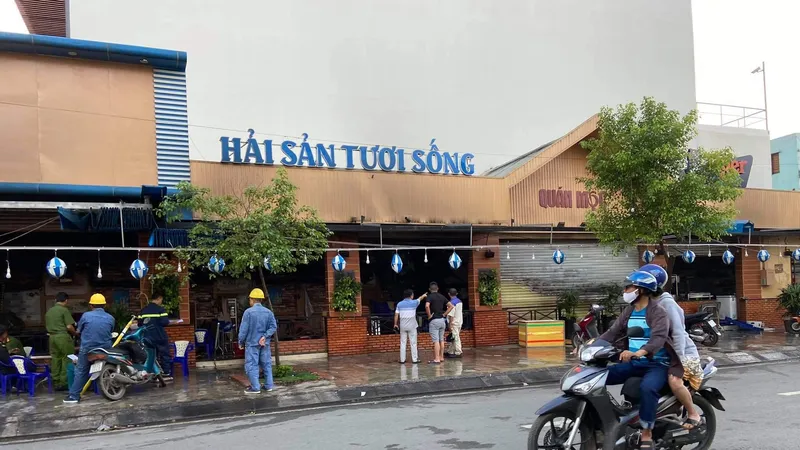 Hiện trường quán ăn trên đường Phan Văn Hớn - nơi xảy ra cháy