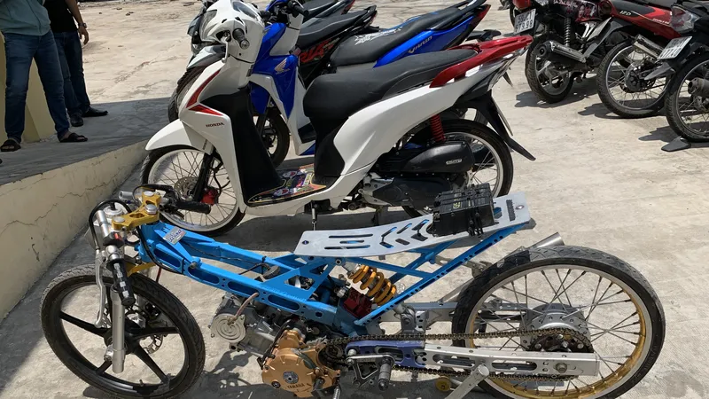 Xe của 1 đối tượng được độ chế. Ảnh: CHÍ THẠCH 