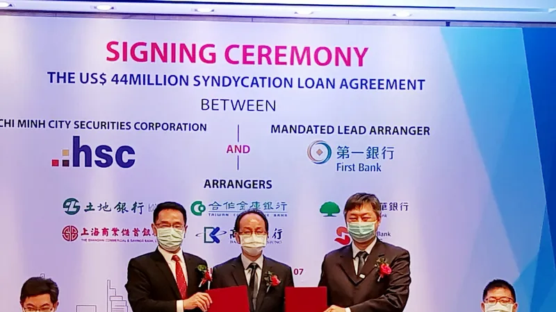 Ngân hàng First Commercial Bank cùng Công ty Cổ phần chứng khoán TPHCM ký kết hợp đồng 44 triệu USD