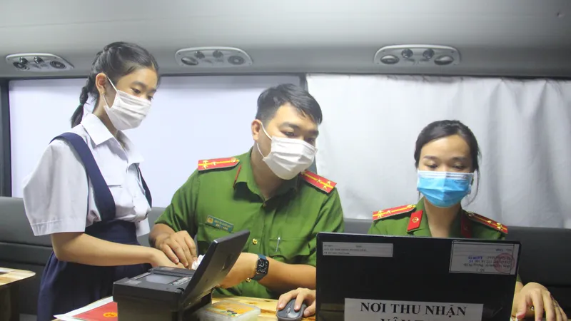Công an TPHCM làm căn cước công dân cho người dân trên địa bàn trước đó. Ảnh: CHÍ THẠCH 