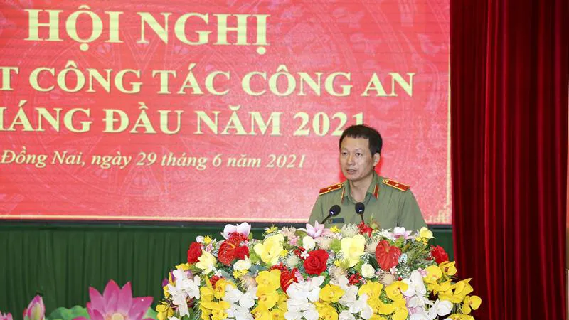 Thăng hàm Thiếu tướng cho Giám đốc Công an tỉnh Đồng Nai Vũ Hồng Văn. Ảnh: CAĐN