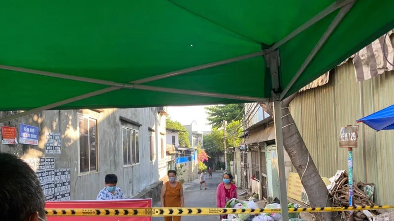 Lực lượng chức năng phong toả nhiều khu vực ở TP Thủ Đức (TPHCM) vì có ca mắc Covid-19