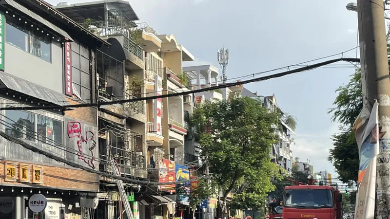 Lực lượng chức năng tại hiện trường 