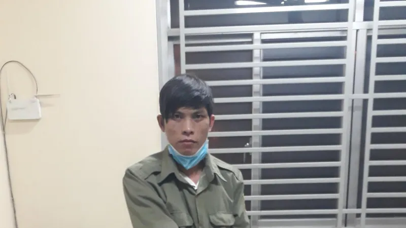 Thanh niên mặc đồ giả dân phòng để đi mua ma tuý sử dụng trong mùa dịch Covid-19