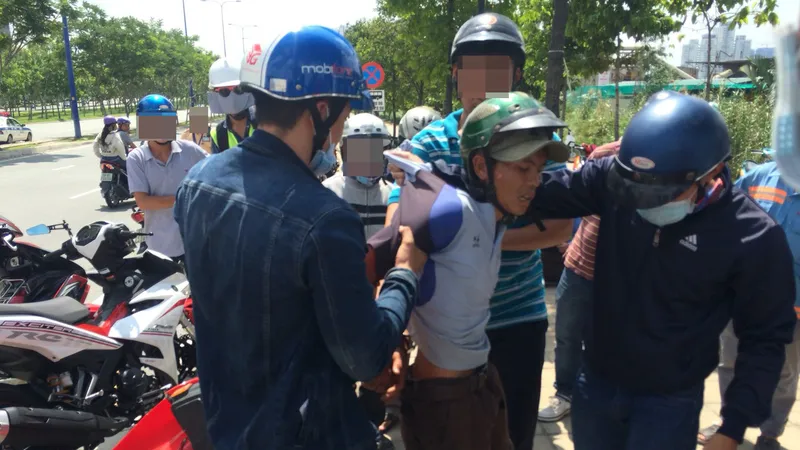 Công an bắt giữ 1 đối tượng phạm tội trước đó. Ảnh: C.T