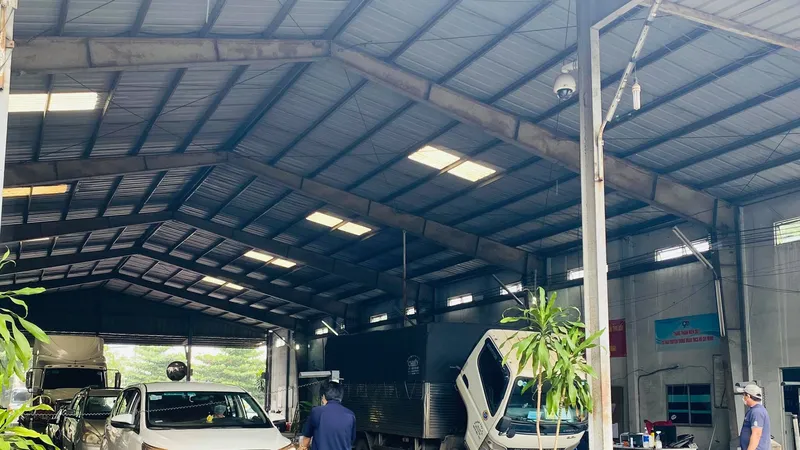 Xe ô tô được đăng kiểm. Ảnh: CHÍ THẠCH 