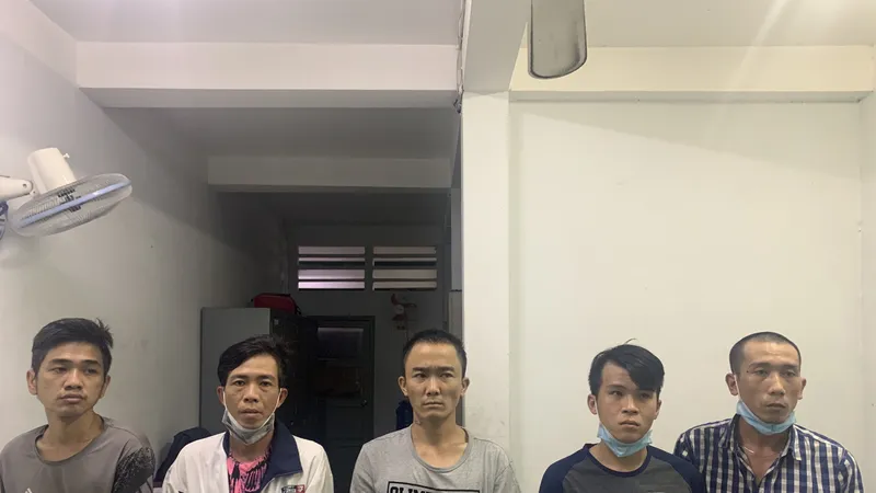 Nhóm đối tượng tại cơ quan công an